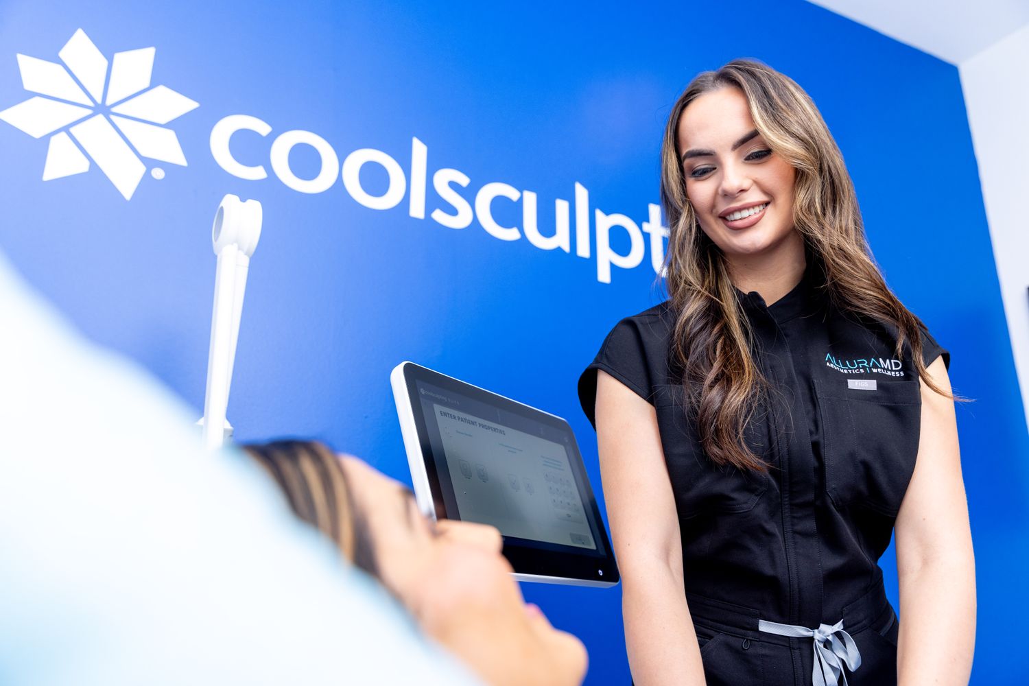 CoolSculpting Elite specialist performing treatment on a patient model