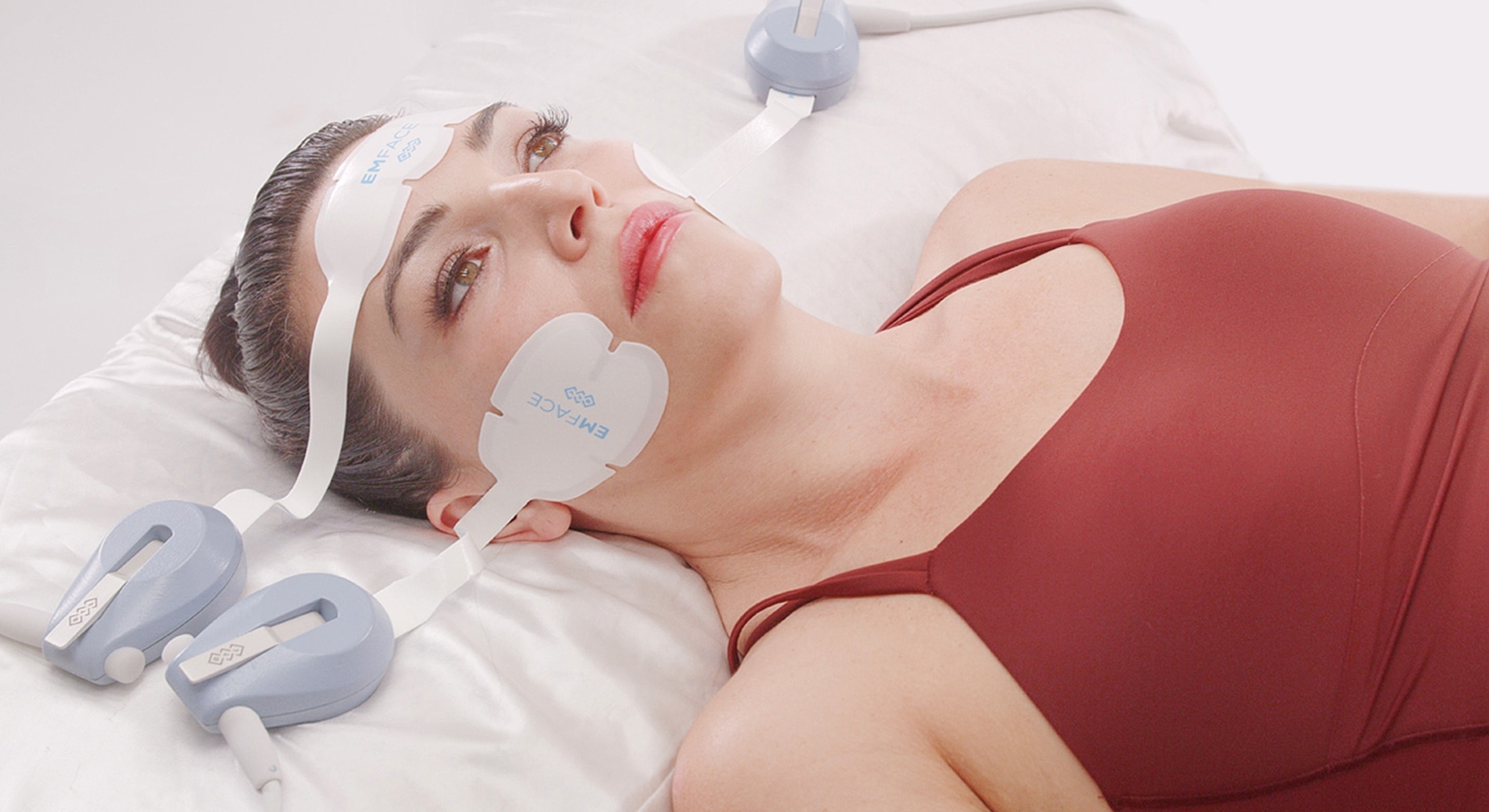 emface patient model undergoing treatment with the device.